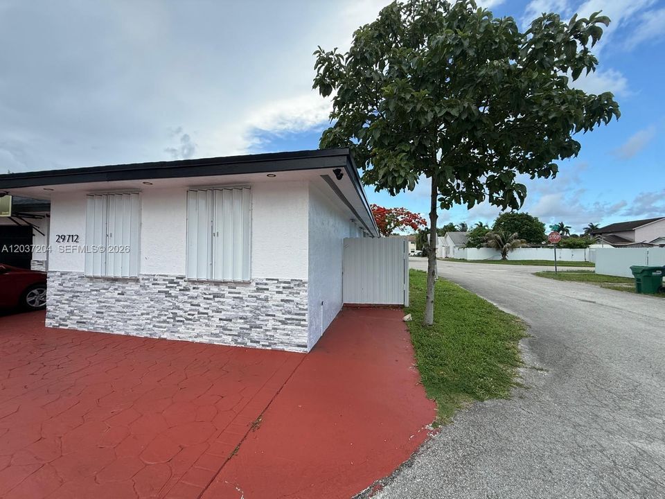 For Sale: $499,000 (4 beds, 3 baths, 1283 Square Feet)