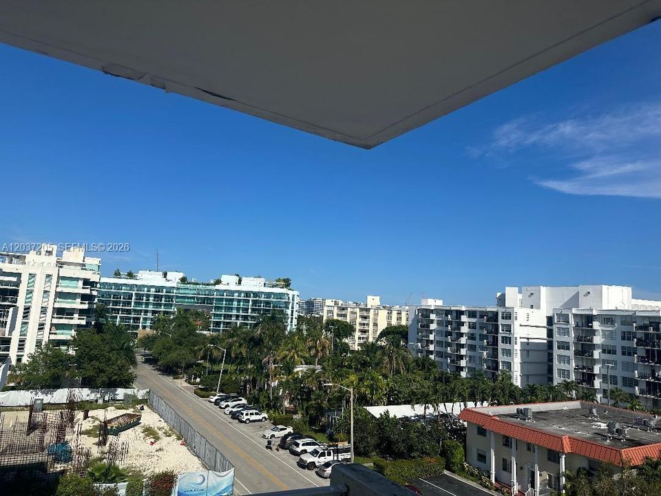 For Rent: $2,000 (1 beds, 2 baths, 1275 Square Feet)
