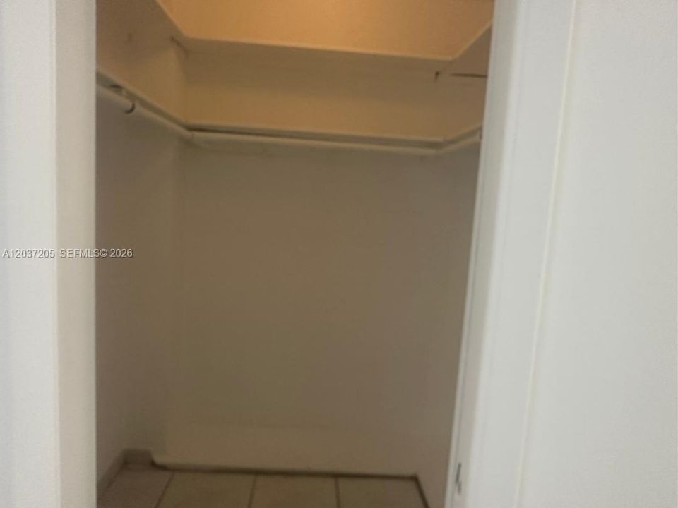 For Rent: $2,000 (1 beds, 2 baths, 1275 Square Feet)