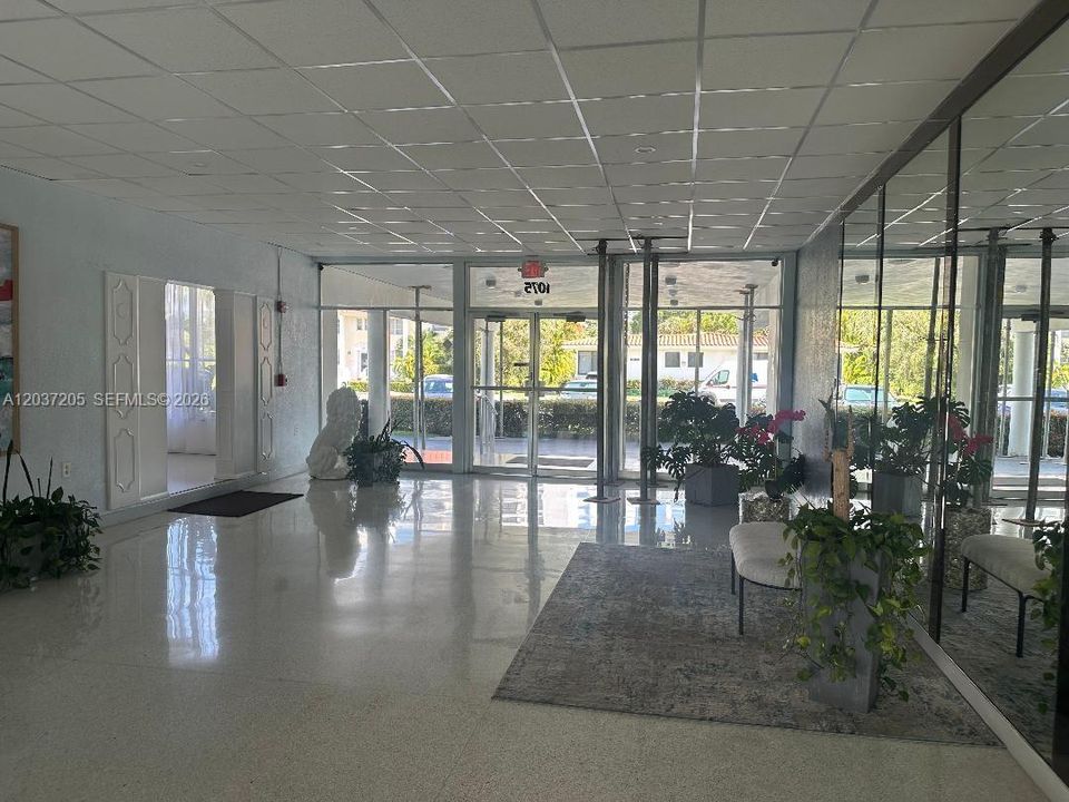 For Rent: $2,000 (1 beds, 2 baths, 1275 Square Feet)