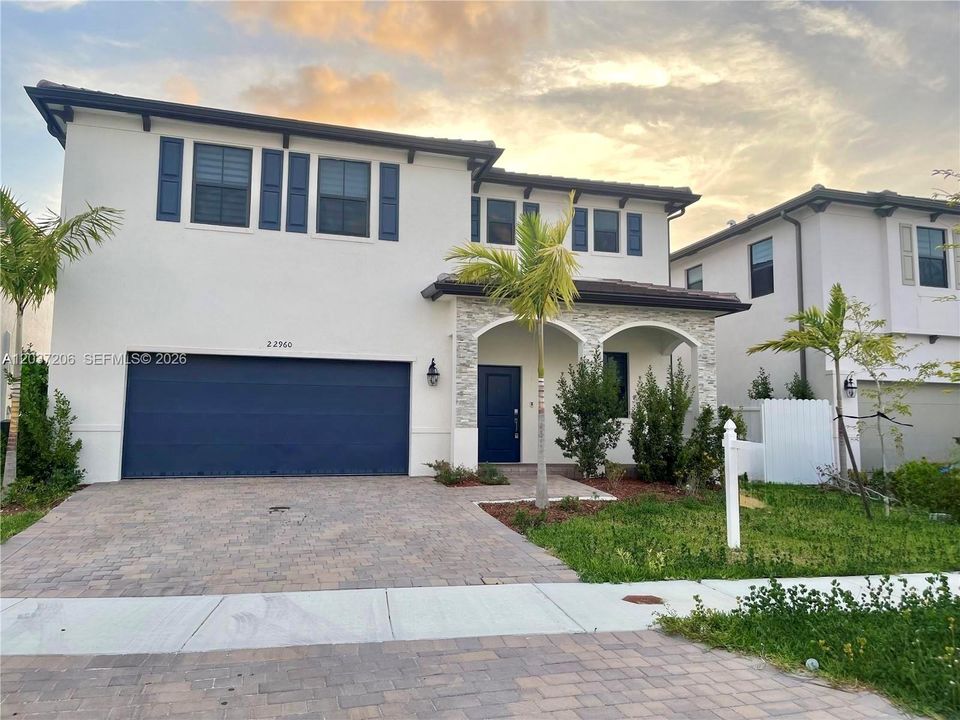 For Sale: $719,000 (4 beds, 2 baths, 2598 Square Feet)