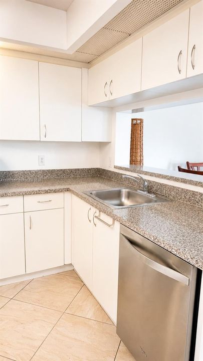 На продажу: $185,000 (1 спален, 1 ванн, 1056 Квадратных фут)