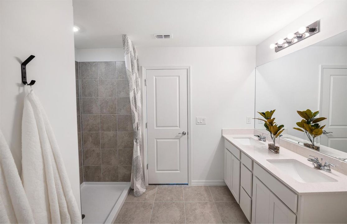 SWFL_CX_McNair_OwnersBath1_Web