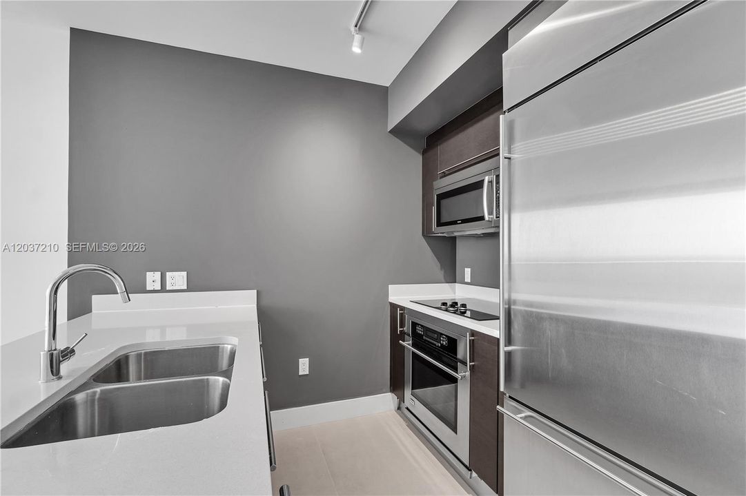 В аренду: $3,700 (1 спален, 1 ванн, 806 Квадратных фут)