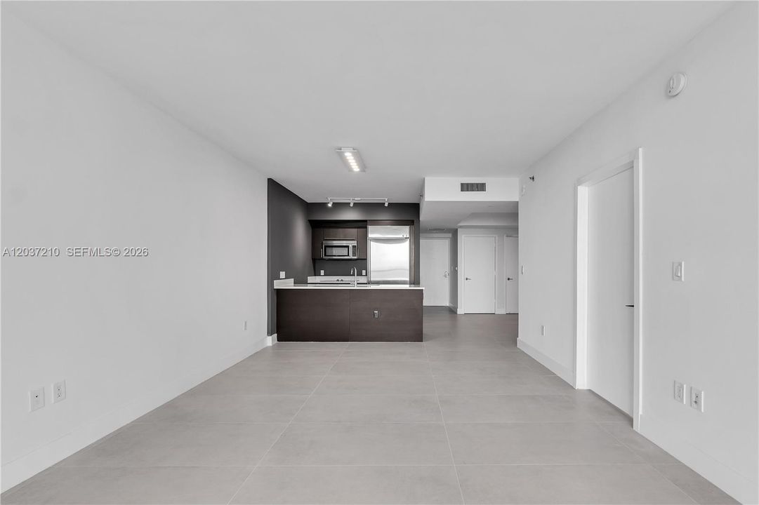 В аренду: $3,700 (1 спален, 1 ванн, 806 Квадратных фут)