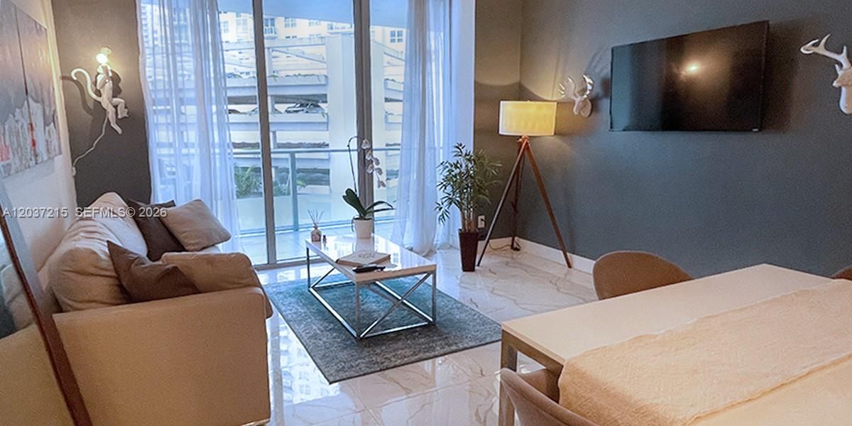 В аренду: $3,600 (1 спален, 1 ванн, 644 Квадратных фут)