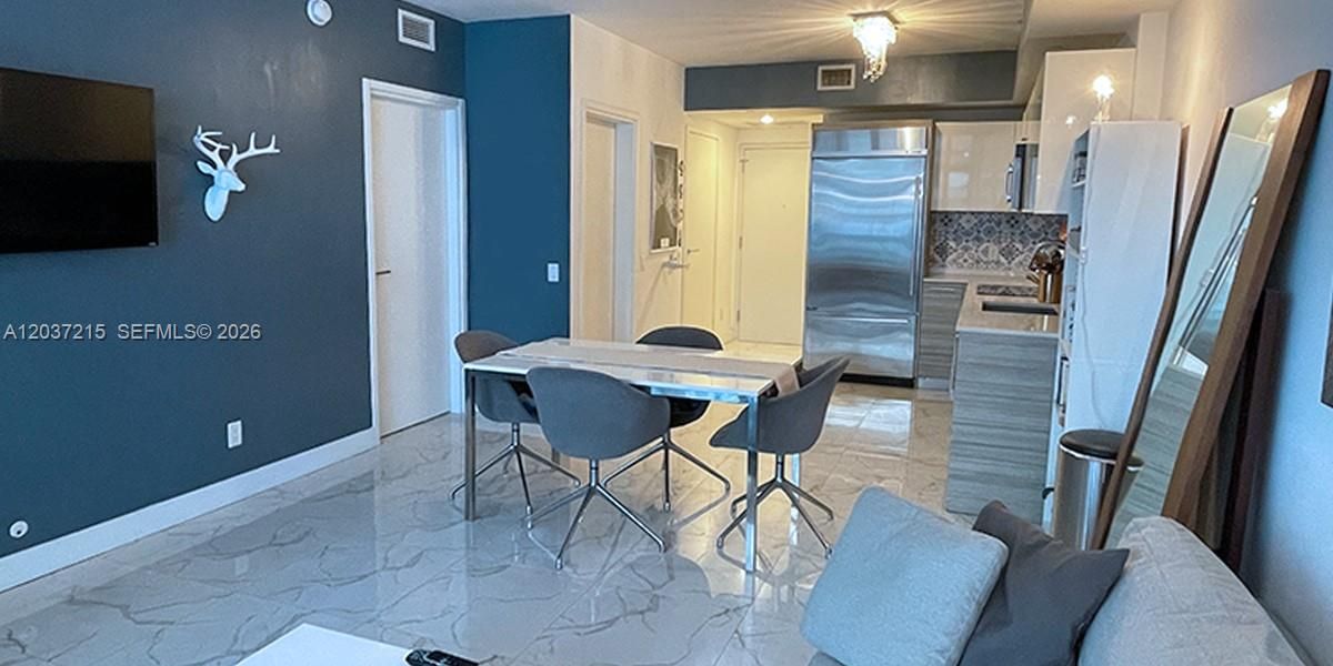 В аренду: $3,600 (1 спален, 1 ванн, 644 Квадратных фут)