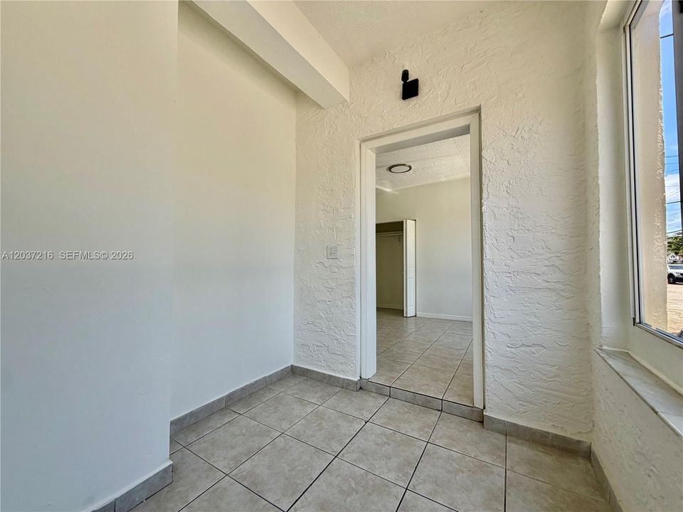 В аренду: $1,445 (1 спален, 1 ванн, 3509 Квадратных фут)