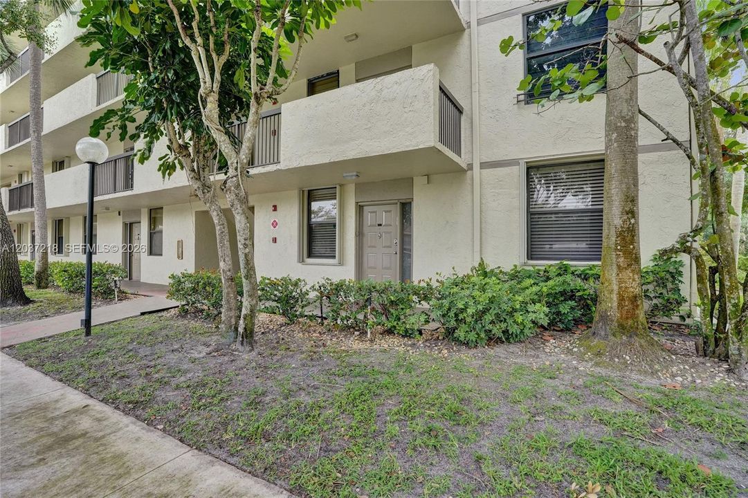 For Sale: $204,800 (2 beds, 2 baths, 1300 Square Feet)