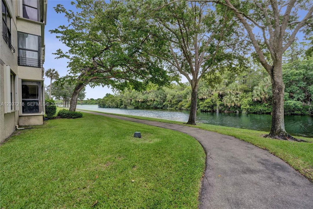 For Sale: $204,800 (2 beds, 2 baths, 1300 Square Feet)