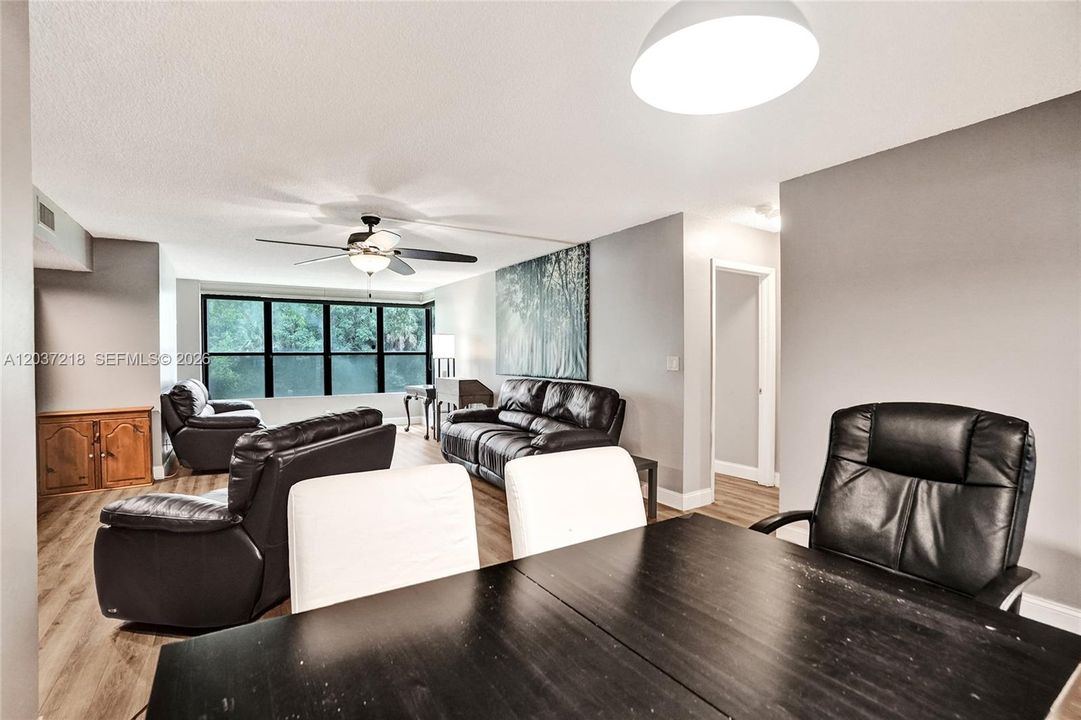 For Sale: $204,800 (2 beds, 2 baths, 1300 Square Feet)