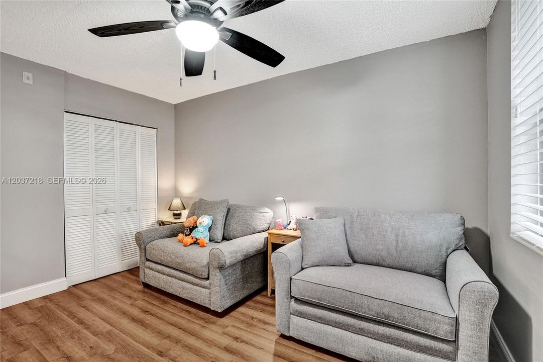 For Sale: $204,800 (2 beds, 2 baths, 1300 Square Feet)