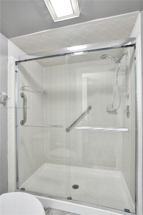 For Sale: $204,800 (2 beds, 2 baths, 1300 Square Feet)