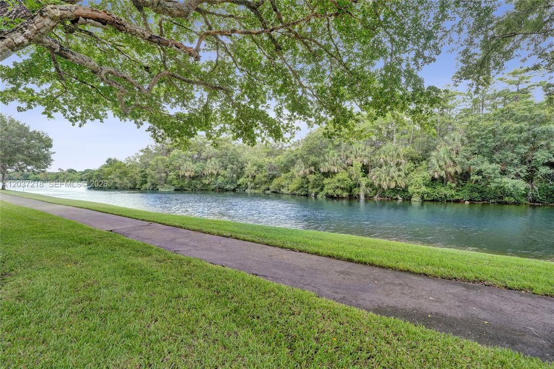 For Sale: $204,800 (2 beds, 2 baths, 1300 Square Feet)