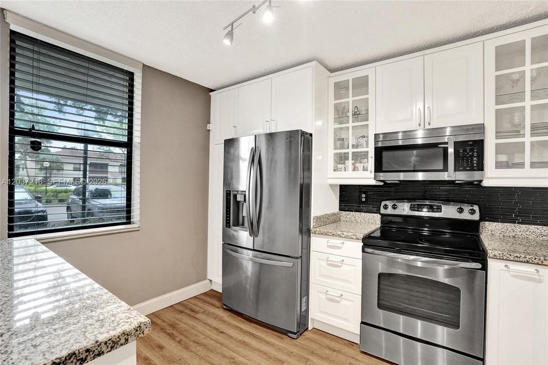 For Sale: $204,800 (2 beds, 2 baths, 1300 Square Feet)