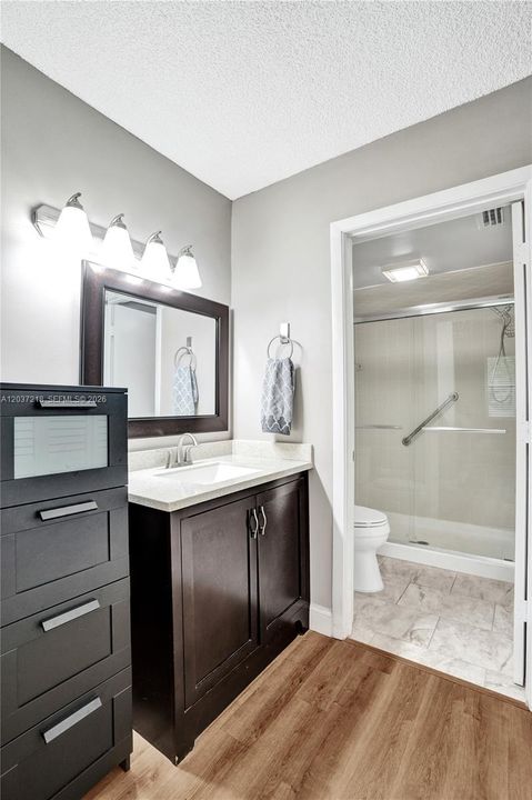 For Sale: $204,800 (2 beds, 2 baths, 1300 Square Feet)