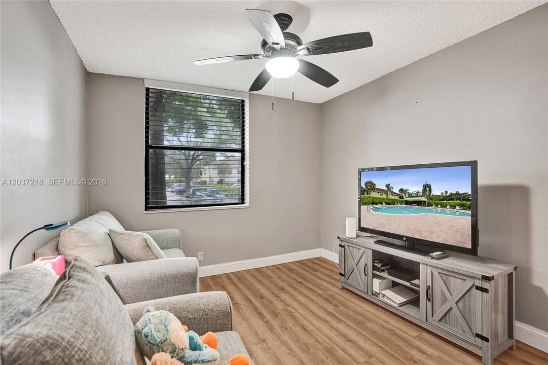 For Sale: $204,800 (2 beds, 2 baths, 1300 Square Feet)