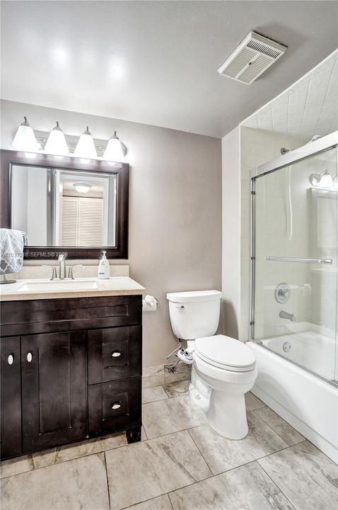 For Sale: $204,800 (2 beds, 2 baths, 1300 Square Feet)