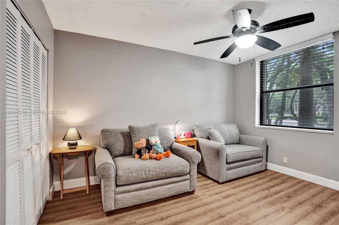 For Sale: $204,800 (2 beds, 2 baths, 1300 Square Feet)