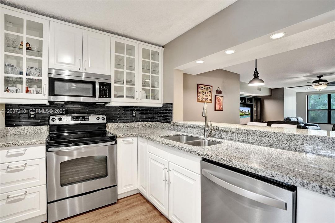 For Sale: $204,800 (2 beds, 2 baths, 1300 Square Feet)