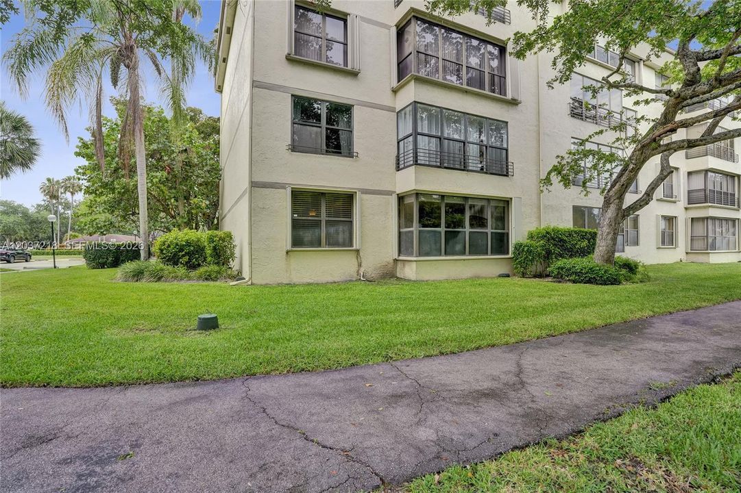 For Sale: $204,800 (2 beds, 2 baths, 1300 Square Feet)