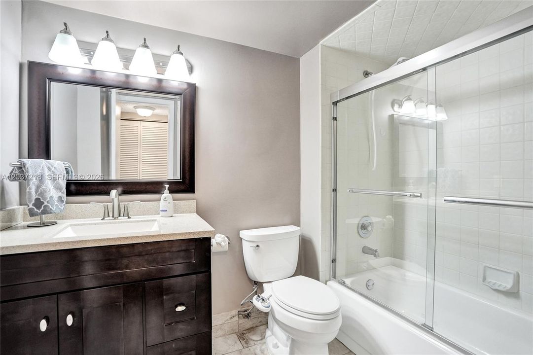 For Sale: $204,800 (2 beds, 2 baths, 1300 Square Feet)