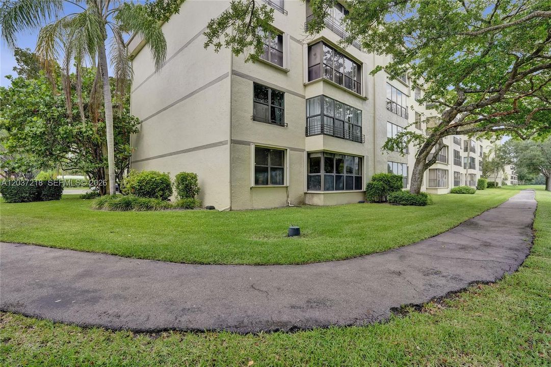 For Sale: $204,800 (2 beds, 2 baths, 1300 Square Feet)