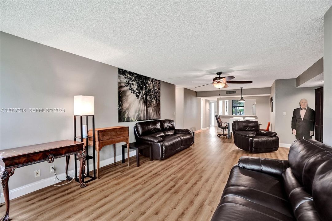 For Sale: $204,800 (2 beds, 2 baths, 1300 Square Feet)