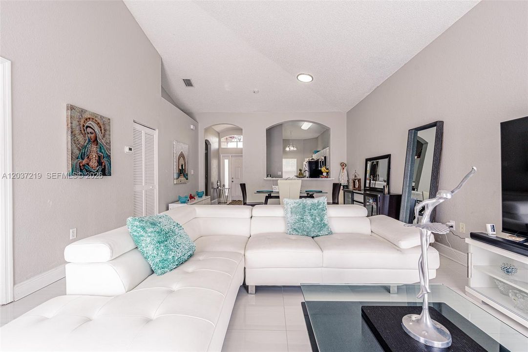 В аренду: $3,200 (3 спален, 2 ванн, 1234 Квадратных фут)