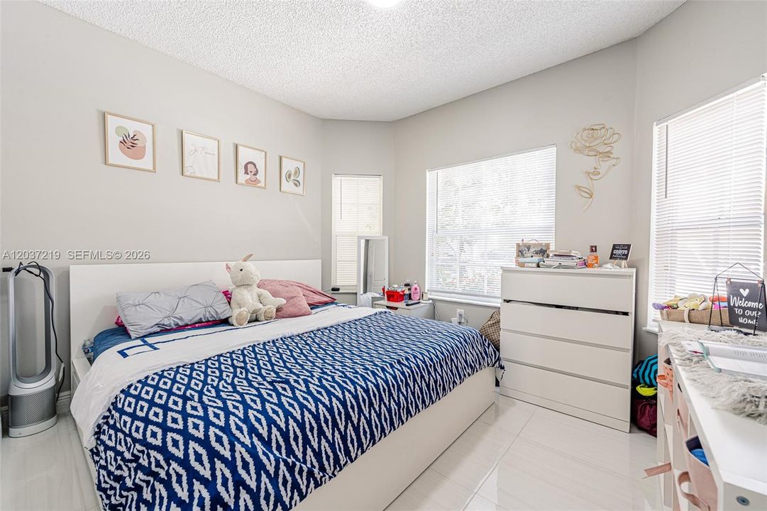 В аренду: $3,200 (3 спален, 2 ванн, 1234 Квадратных фут)