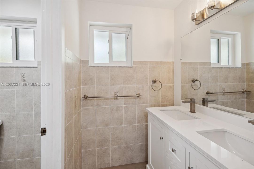 For Rent: $4,200 (4 beds, 3 baths, 2376 Square Feet)