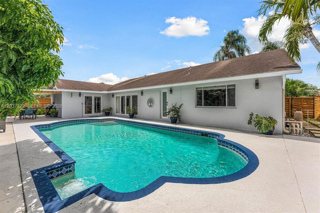 For Sale: $665,000 (4 beds, 2 baths, 2200 Square Feet)