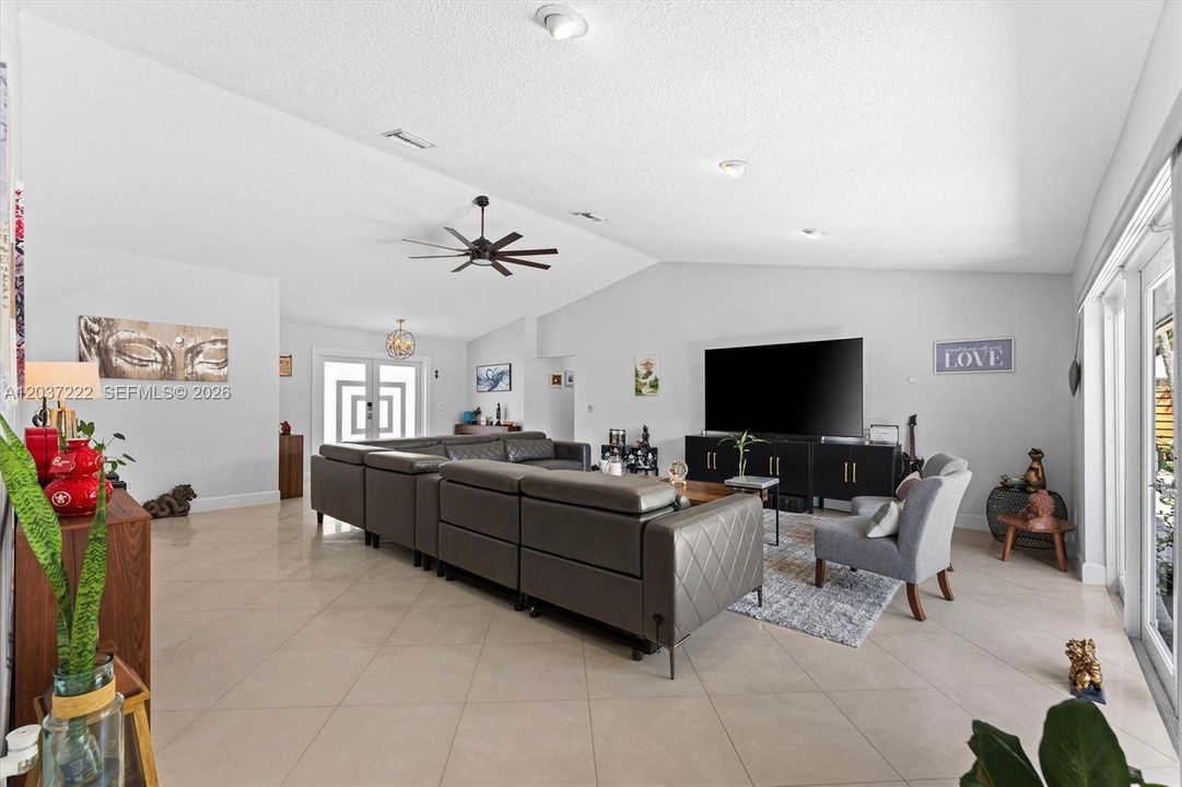 For Sale: $665,000 (4 beds, 2 baths, 2200 Square Feet)
