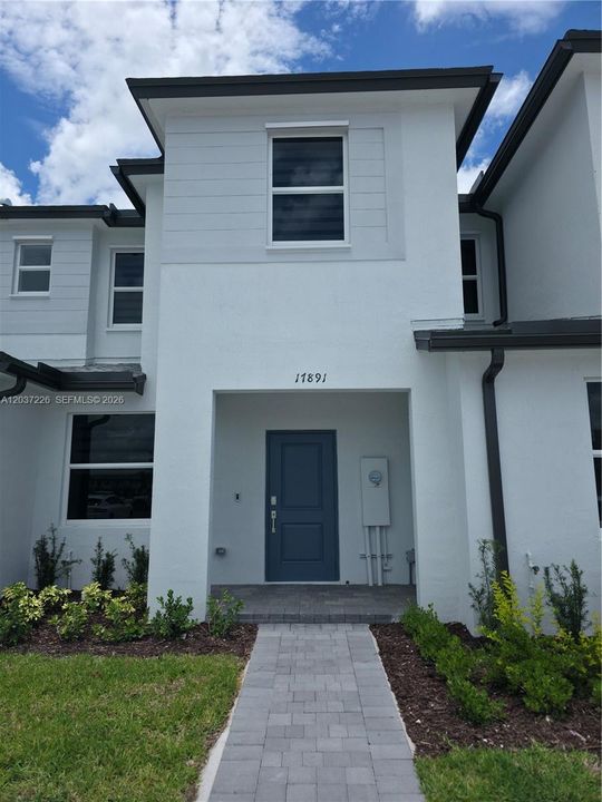For Rent: $2,300 (3 beds, 2 baths, 1414 Square Feet)
