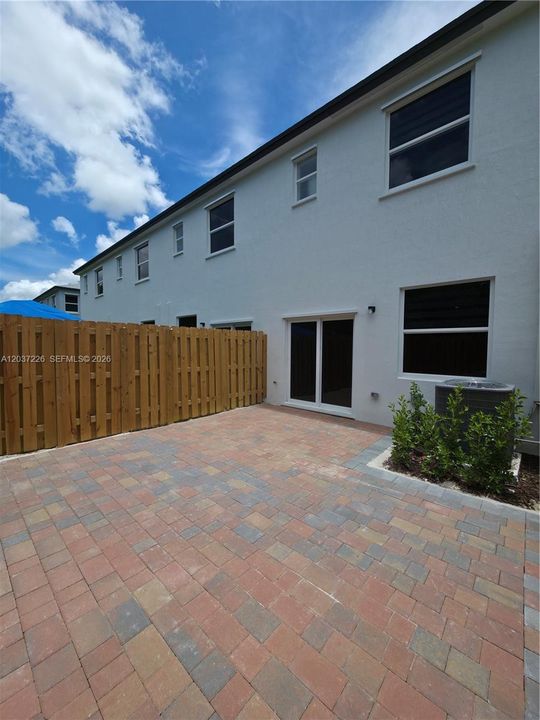 For Rent: $2,300 (3 beds, 2 baths, 1414 Square Feet)