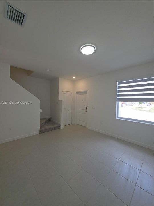 For Rent: $2,300 (3 beds, 2 baths, 1414 Square Feet)