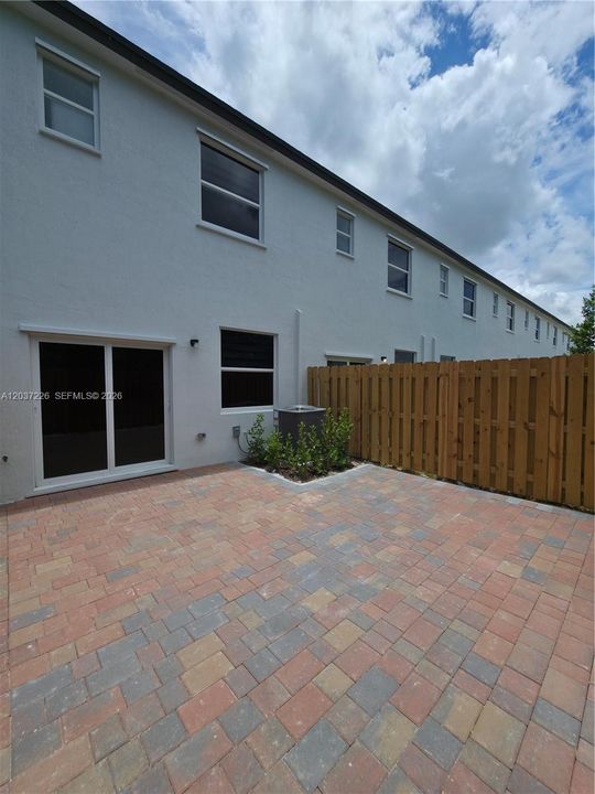 For Rent: $2,300 (3 beds, 2 baths, 1414 Square Feet)
