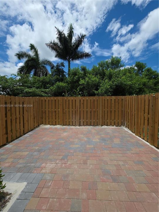 For Rent: $2,300 (3 beds, 2 baths, 1414 Square Feet)