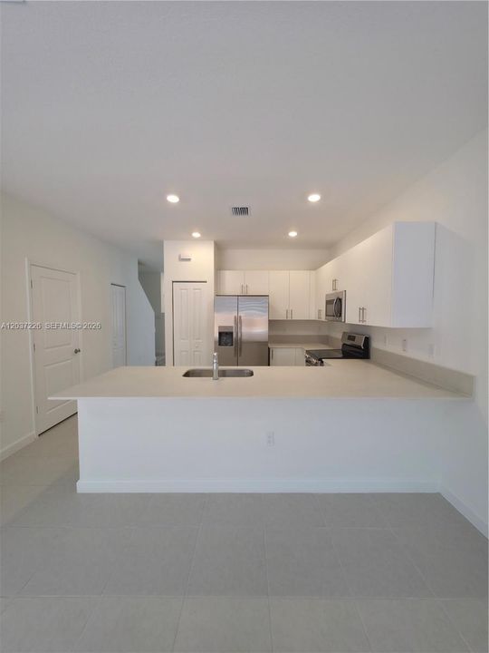 For Rent: $2,300 (3 beds, 2 baths, 1414 Square Feet)