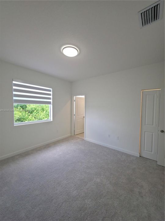 For Rent: $2,300 (3 beds, 2 baths, 1414 Square Feet)