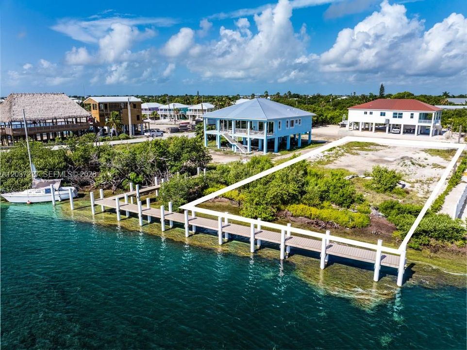 待售: $895,000 (0.33 acres)