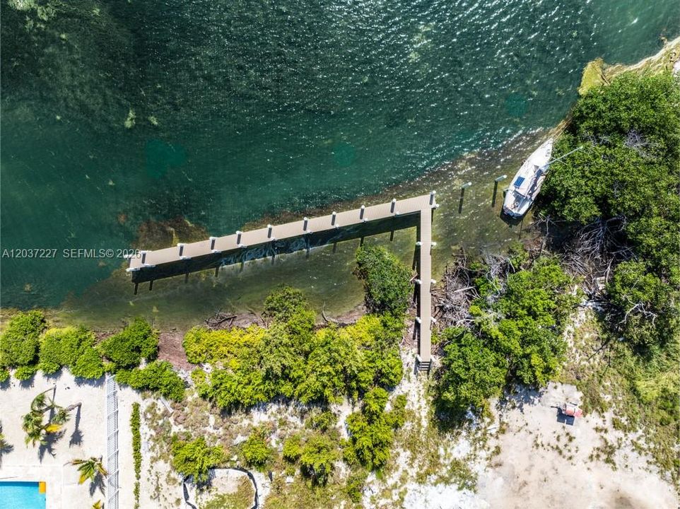 待售: $895,000 (0.33 acres)