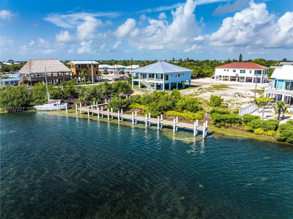 待售: $895,000 (0.33 acres)