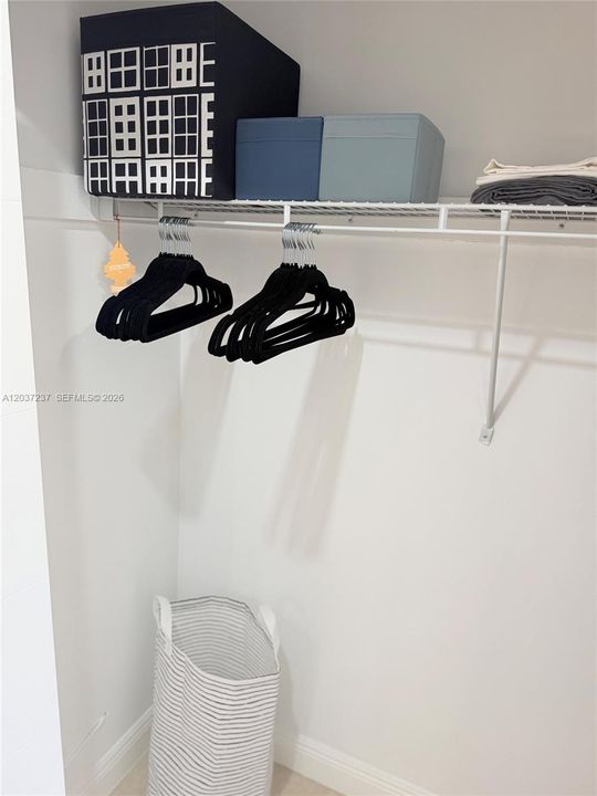 For Sale: $139,900 (1 beds, 1 baths, 370 Square Feet)