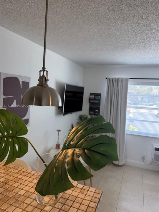 For Sale: $139,900 (1 beds, 1 baths, 370 Square Feet)