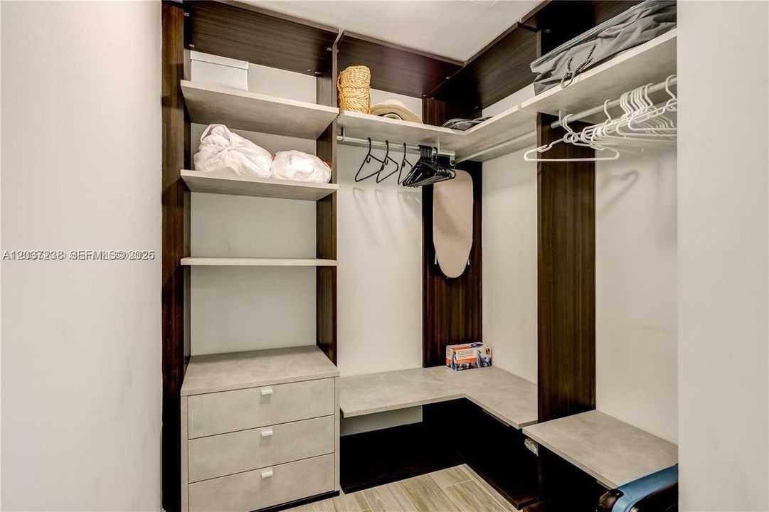 В аренду: $4,500 (1 спален, 2 ванн, 881 Квадратных фут)