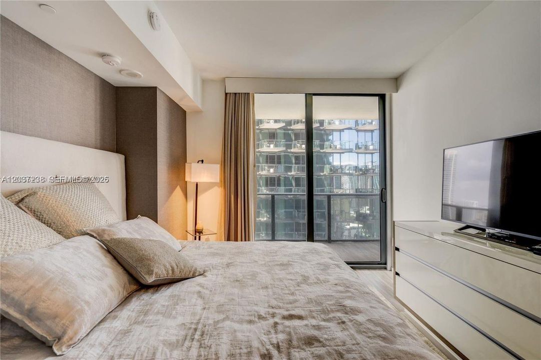 В аренду: $4,500 (1 спален, 2 ванн, 881 Квадратных фут)