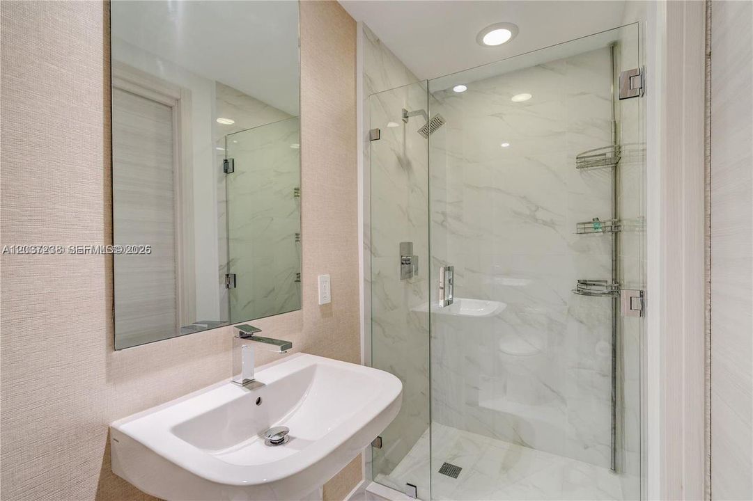 В аренду: $4,500 (1 спален, 2 ванн, 881 Квадратных фут)