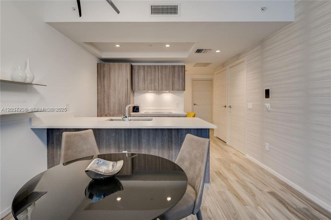 В аренду: $4,500 (1 спален, 2 ванн, 881 Квадратных фут)