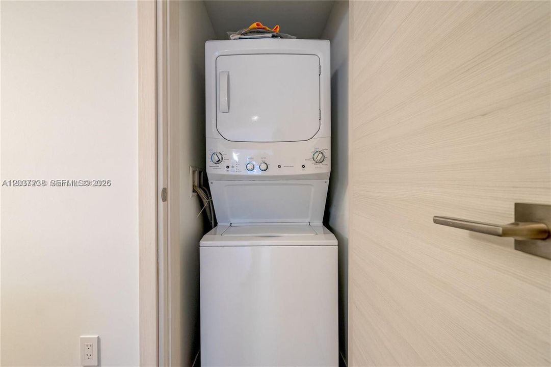 В аренду: $4,500 (1 спален, 2 ванн, 881 Квадратных фут)